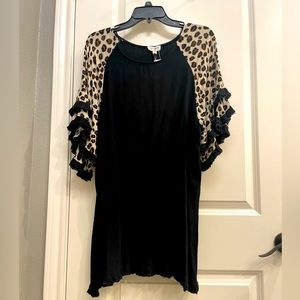 Umgee womens size Medium tunic blouse
